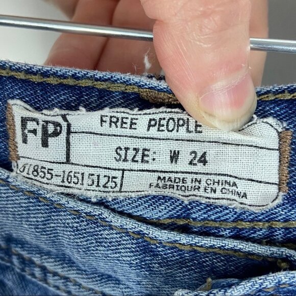 Free People Button Fly Sharkbite Hem Blue Denim Cutoff Shorts Size 24 Denim Boho - Picture 5 of 13